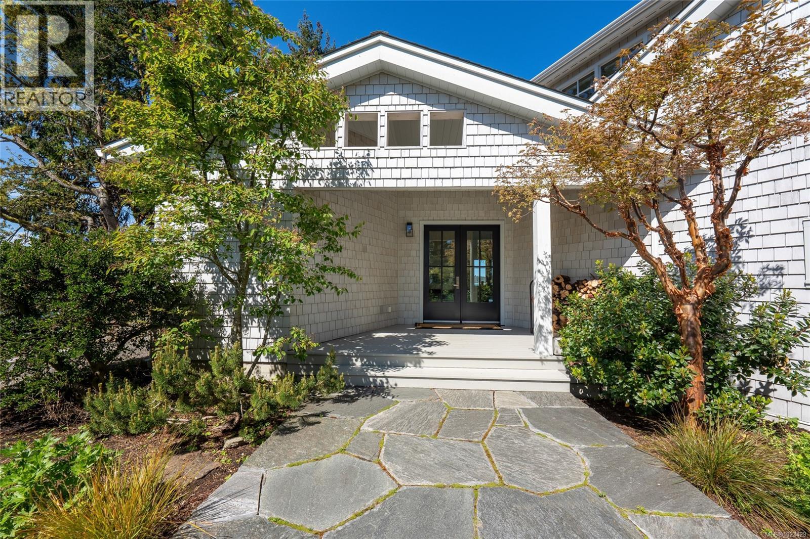 1341 Madrona Dr, Nanoose Bay