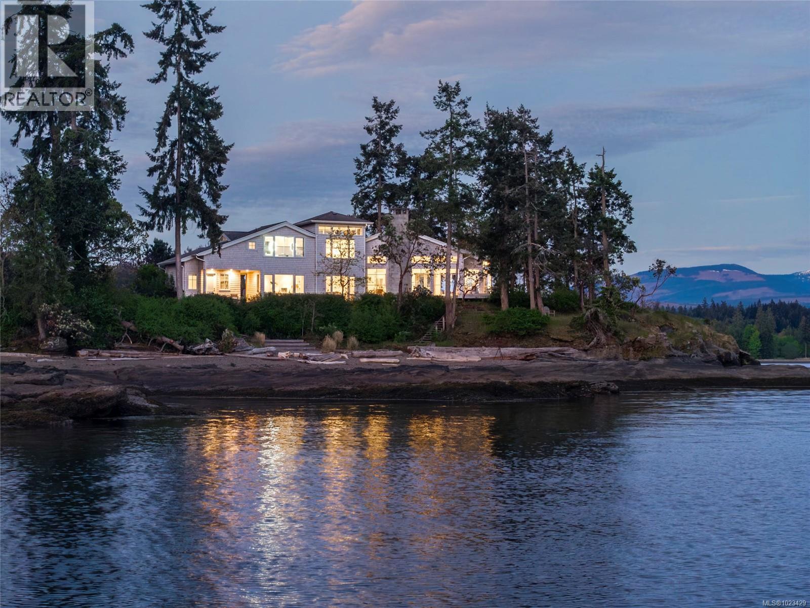 1341 Madrona Dr, Nanoose Bay