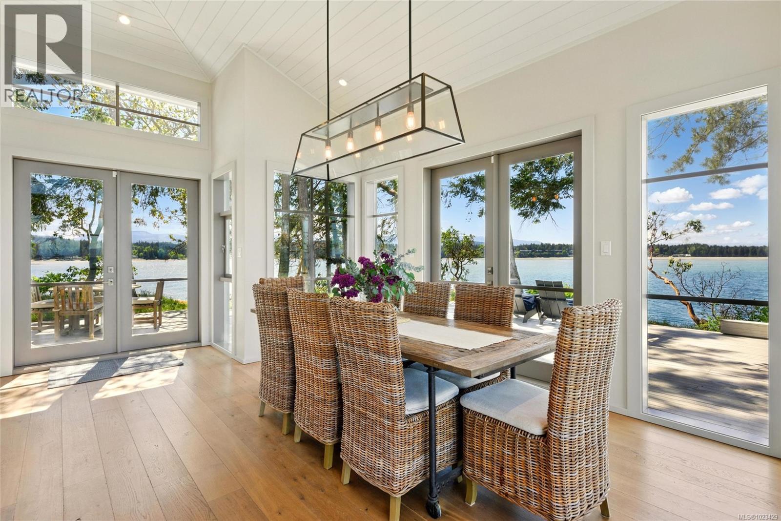 1341 Madrona Dr, Nanoose Bay