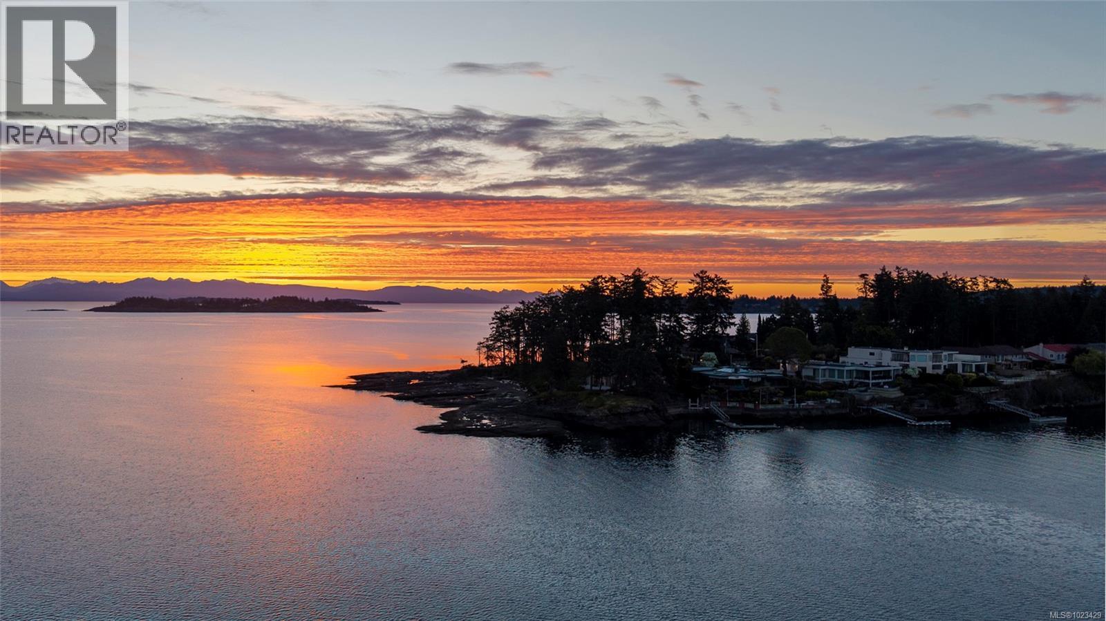 1341 Madrona Dr, Nanoose Bay