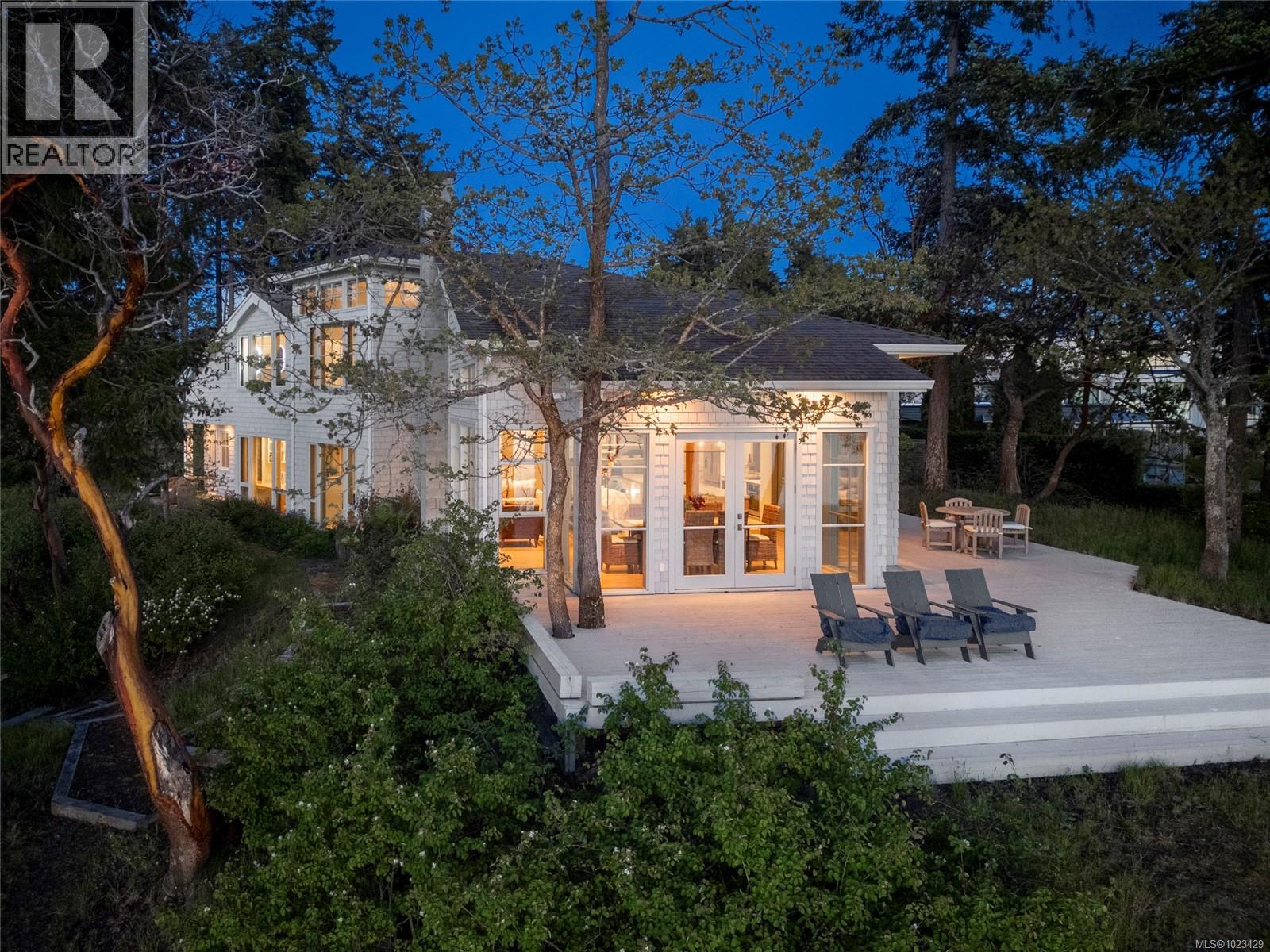 1341 Madrona Dr, Nanoose Bay