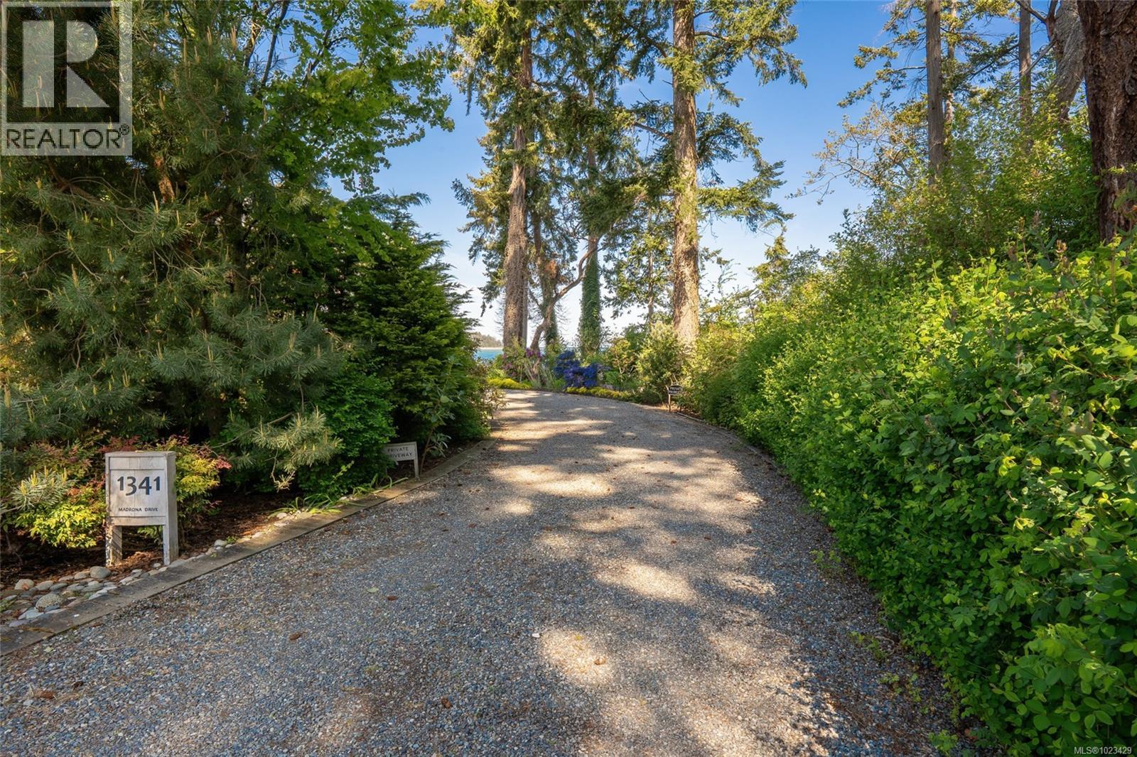 1341 Madrona Dr, Nanoose Bay