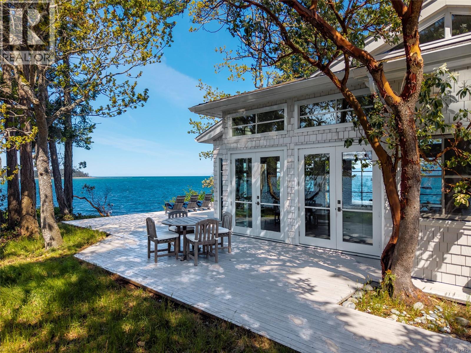 1341 Madrona Dr, Nanoose Bay