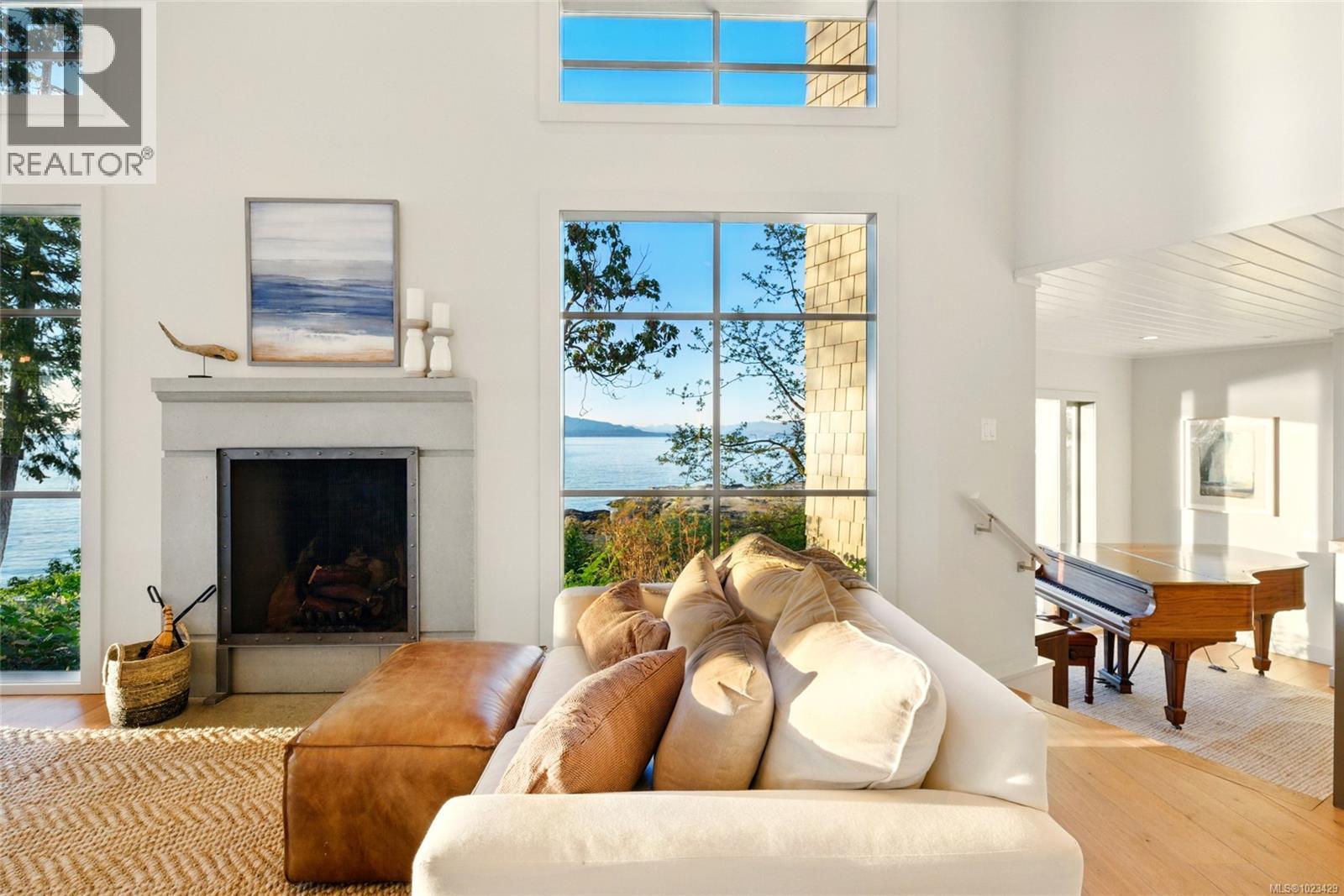 1341 Madrona Dr, Nanoose Bay