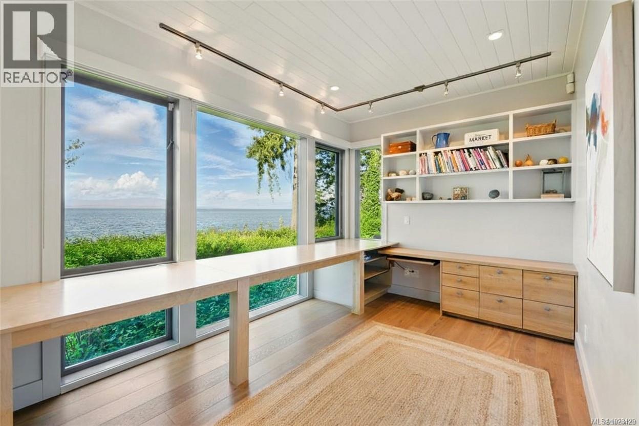 1341 Madrona Dr, Nanoose Bay