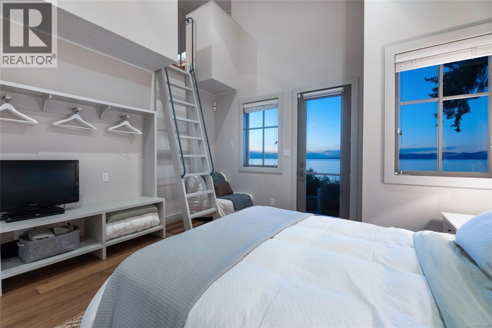 1341 Madrona Dr, Nanoose Bay