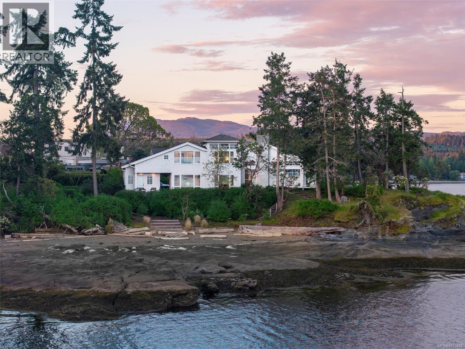 1341 Madrona Dr, Nanoose Bay