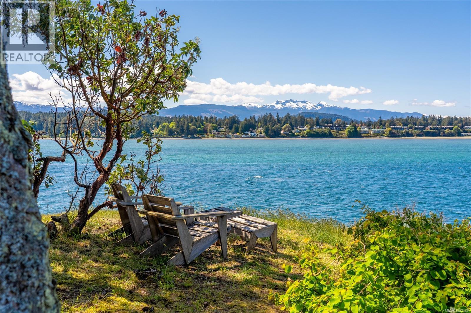 1341 Madrona Dr, Nanoose Bay