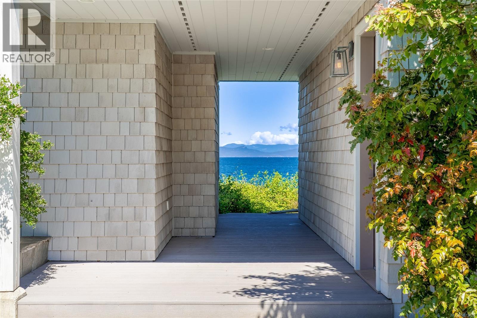 1341 Madrona Dr, Nanoose Bay