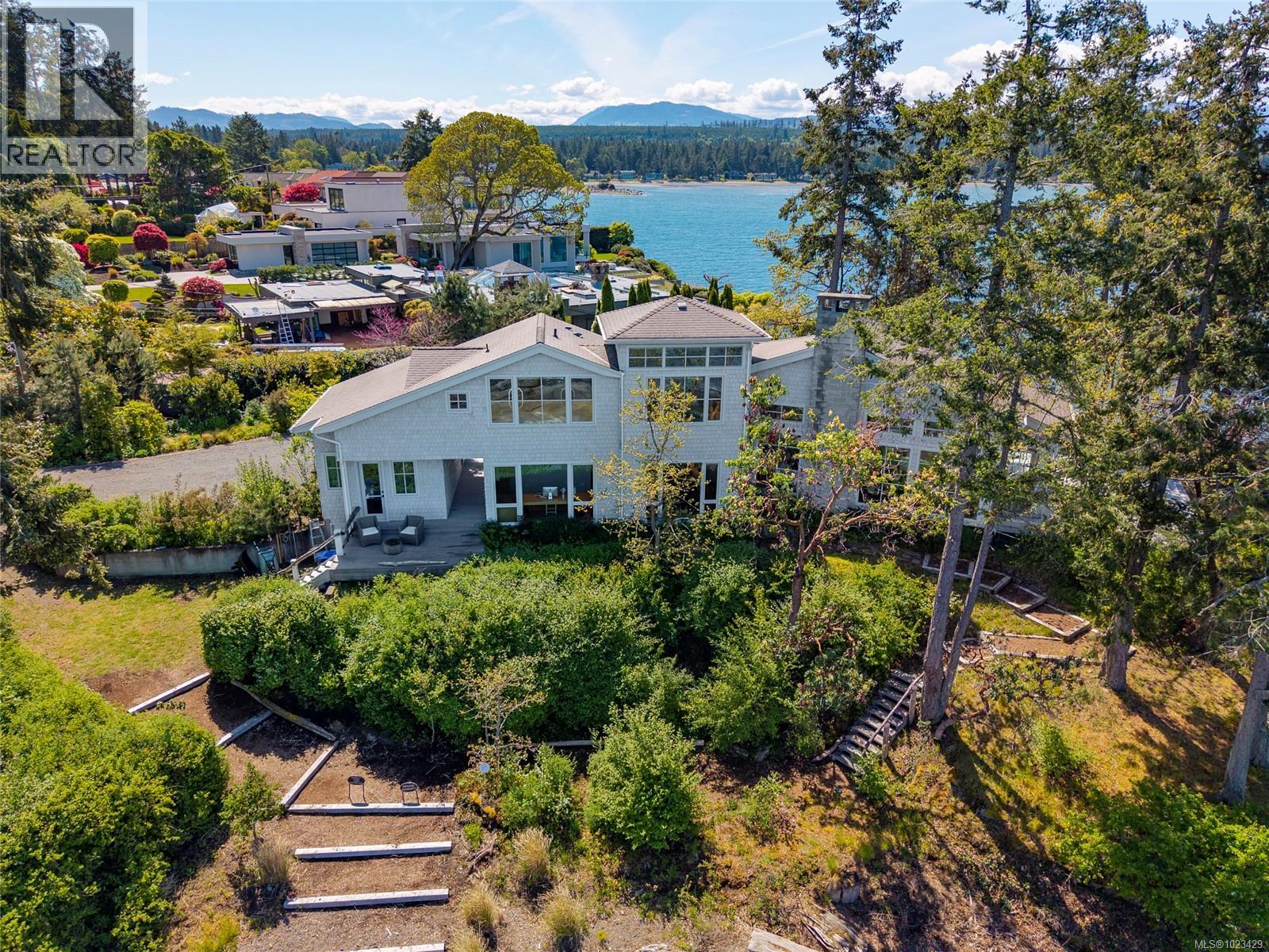 1341 Madrona Dr, Nanoose Bay