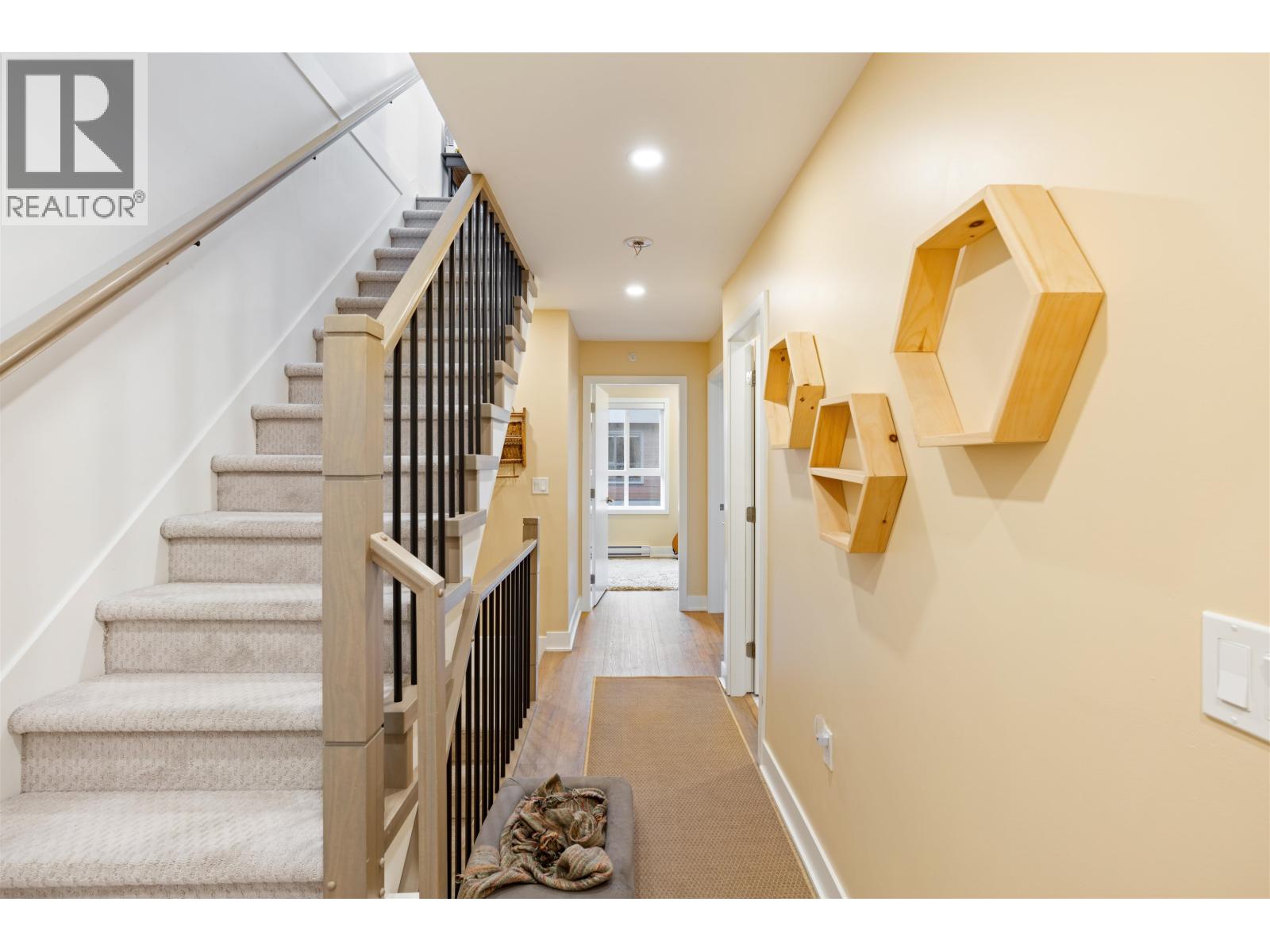 213 37808 THIRD AVENUE, Squamish