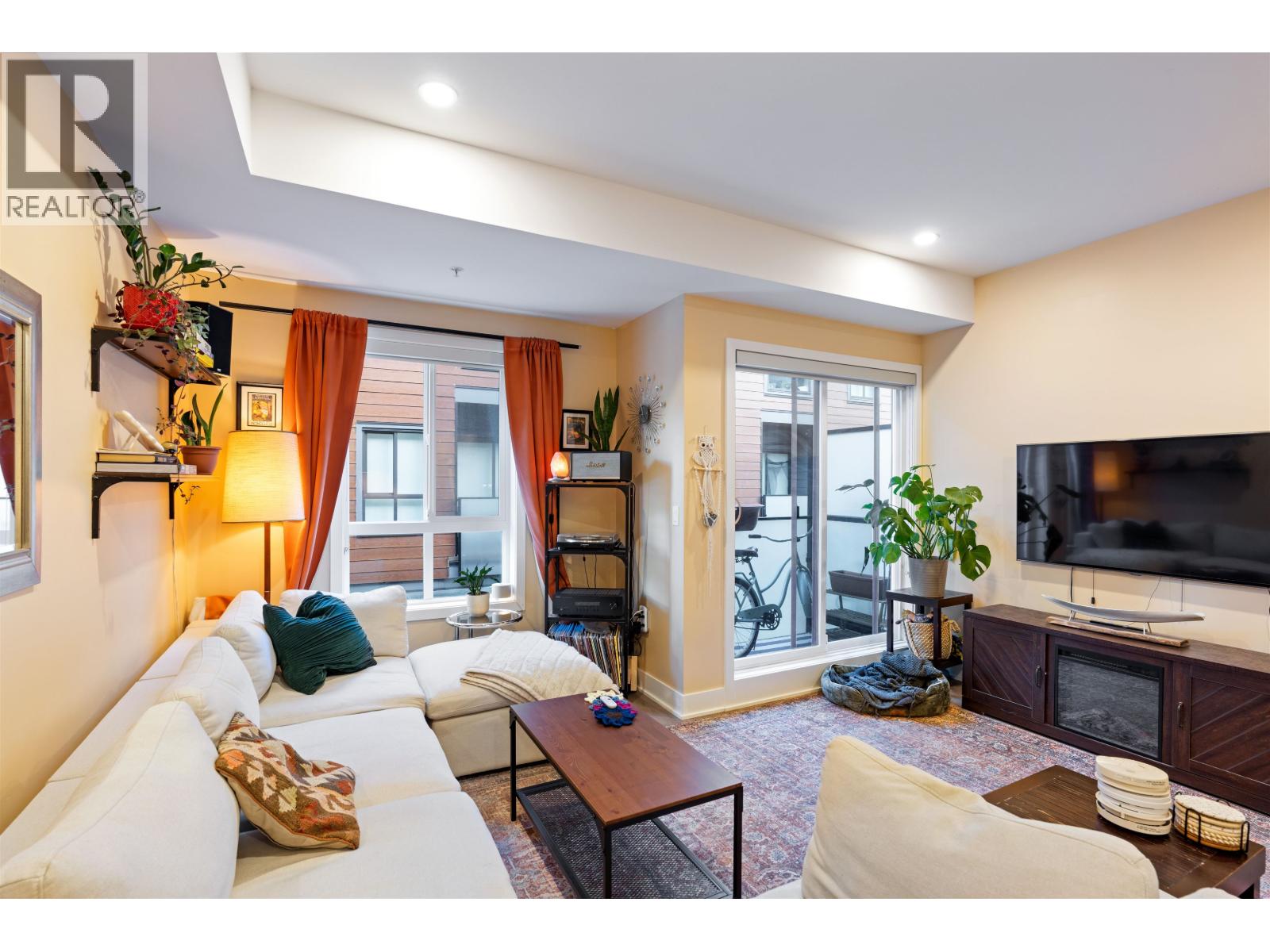 213 37808 THIRD AVENUE, Squamish