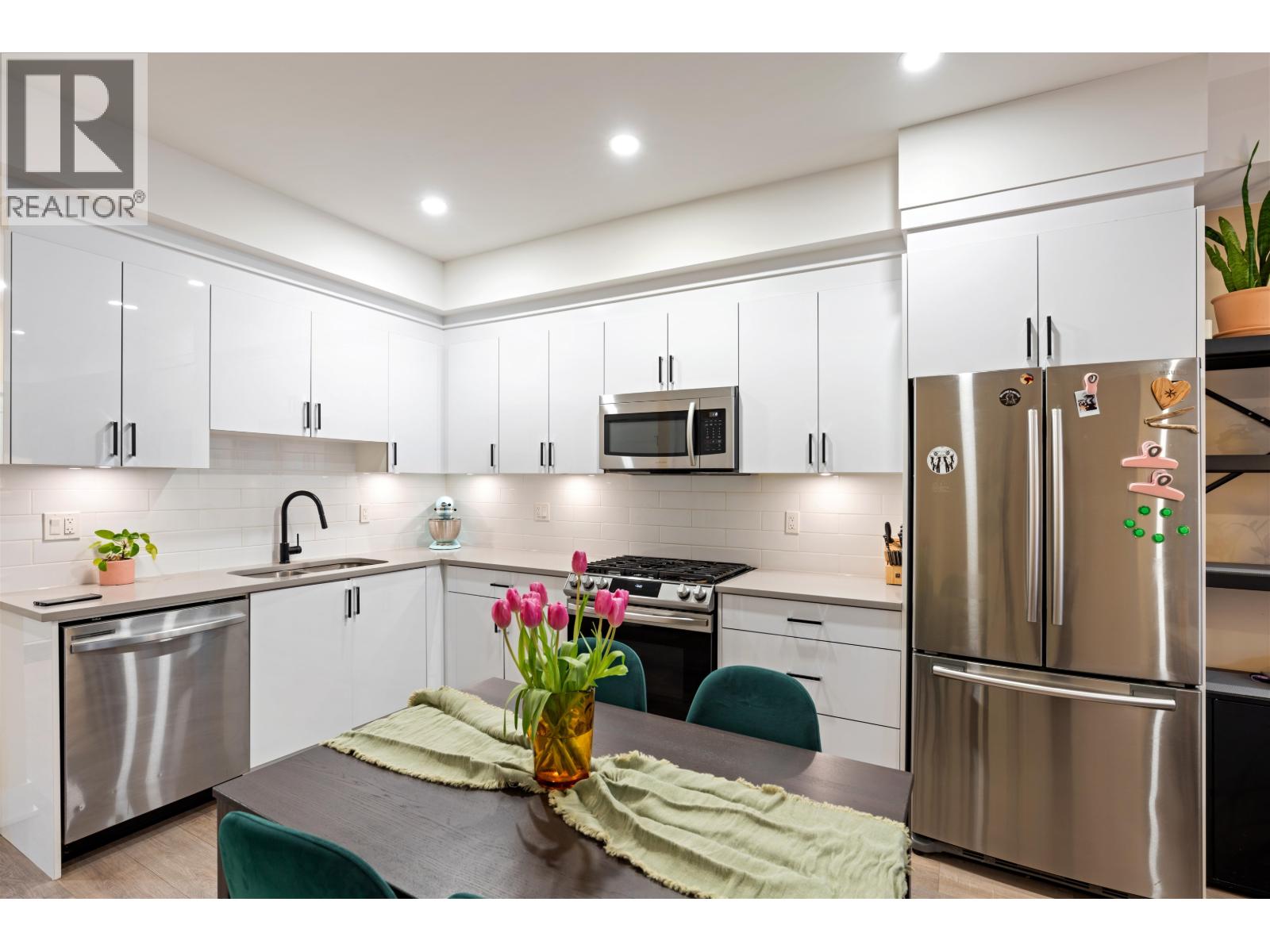 213 37808 THIRD AVENUE, Squamish