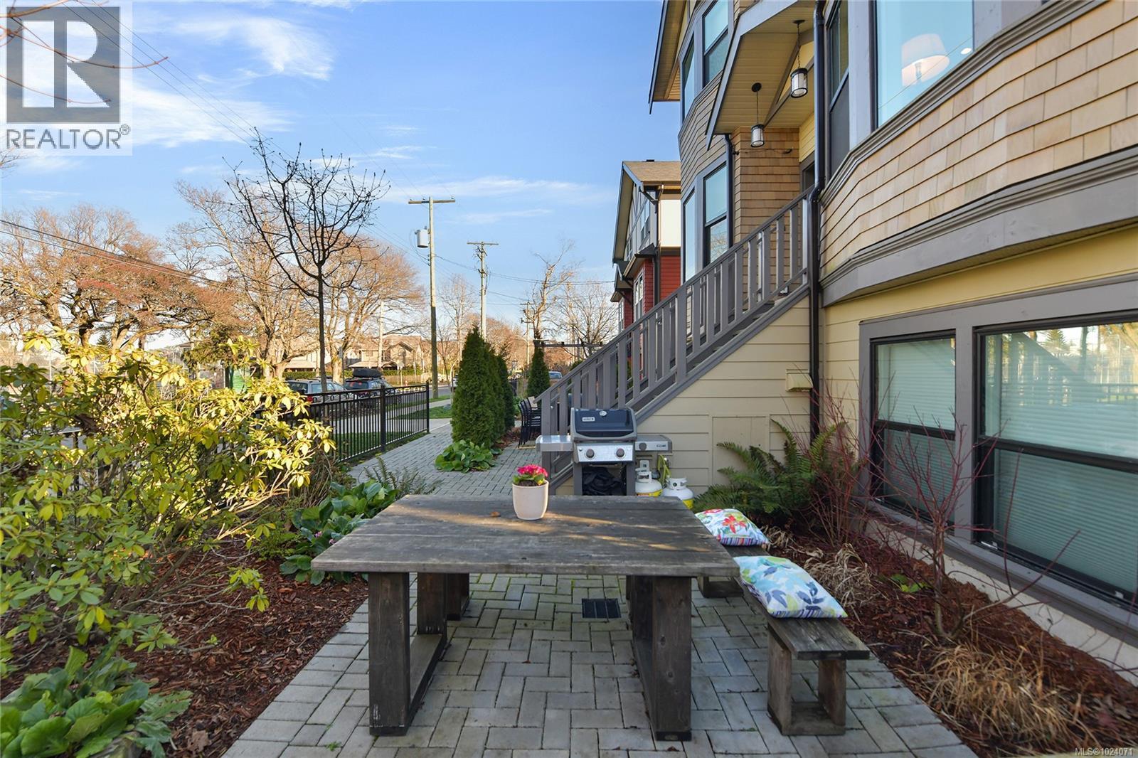 3 945 Pembroke St, Victoria