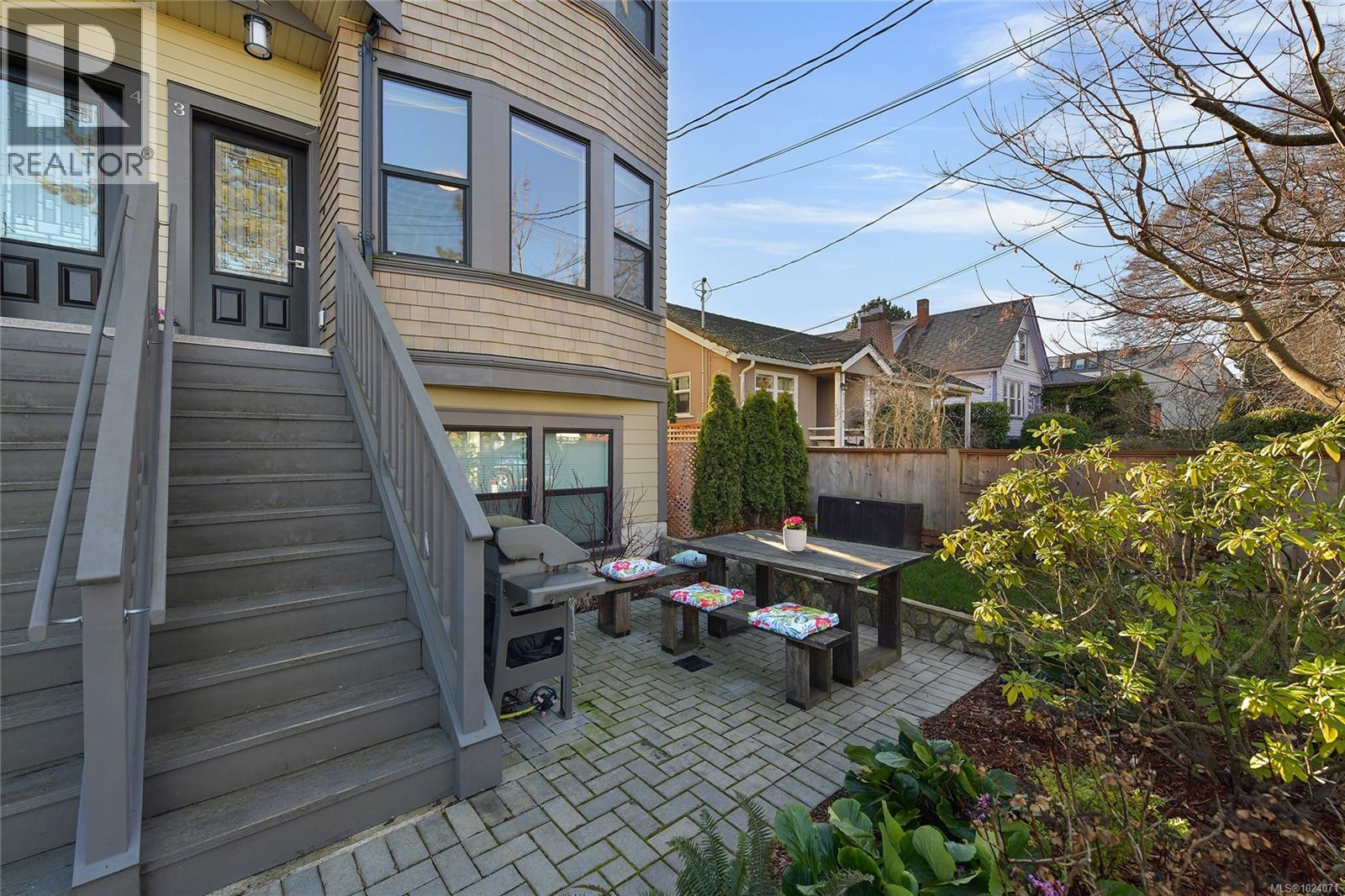 3 945 Pembroke St, Victoria