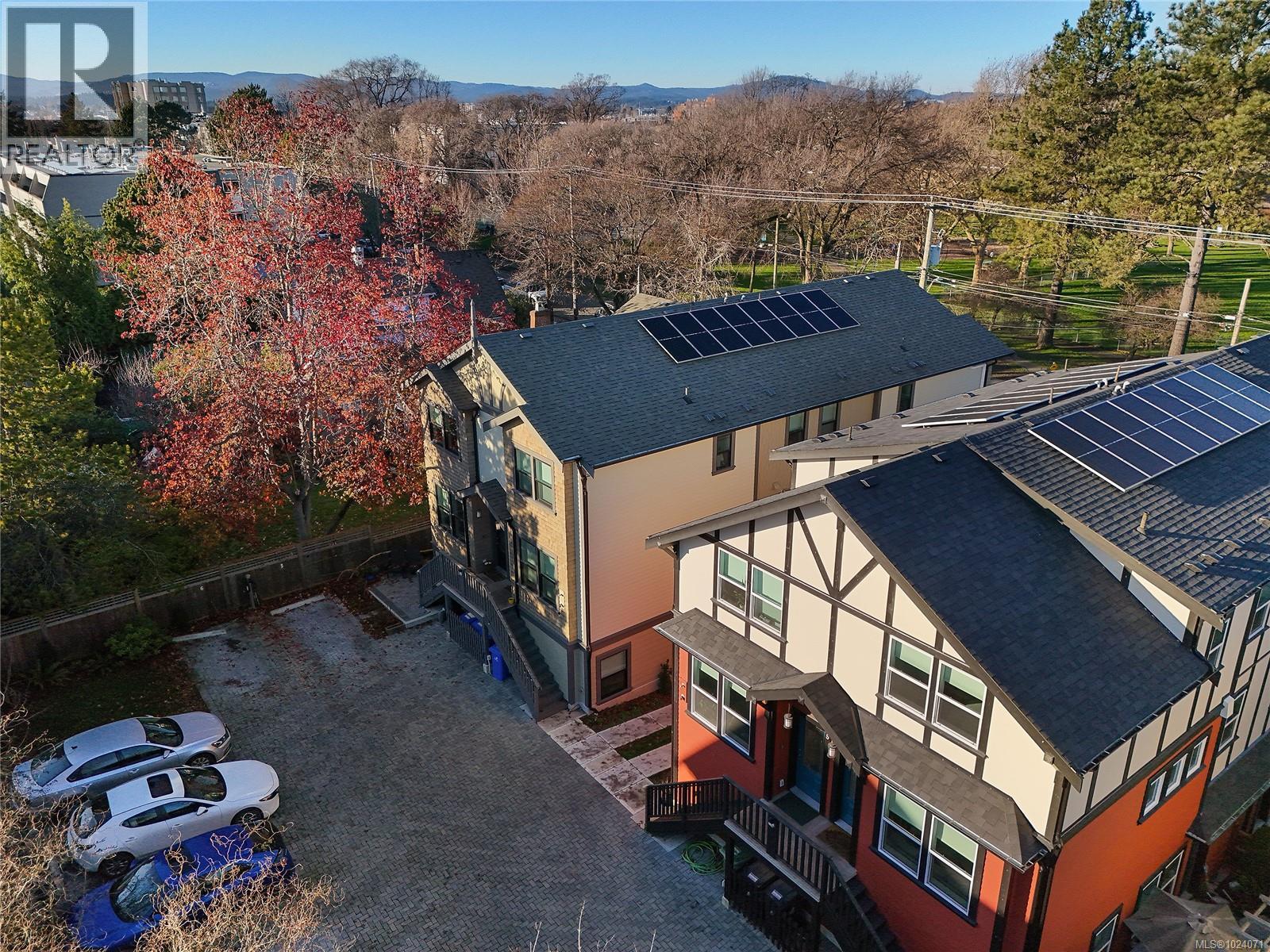 3 945 Pembroke St, Victoria