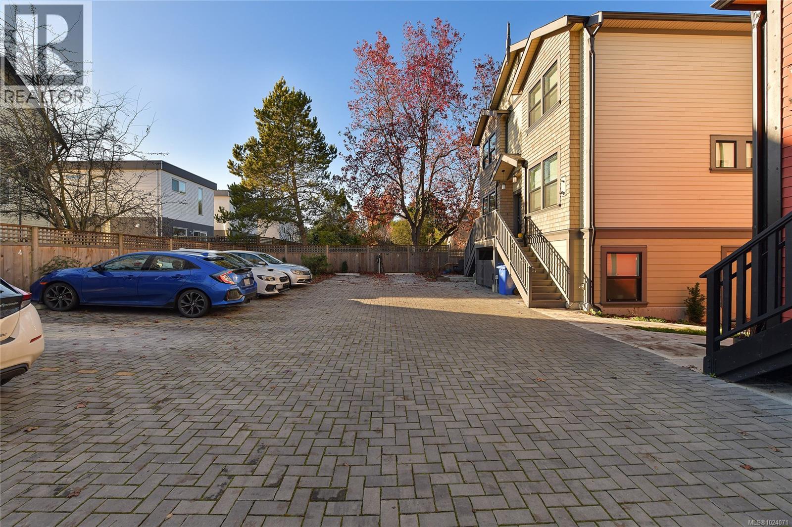 3 945 Pembroke St, Victoria