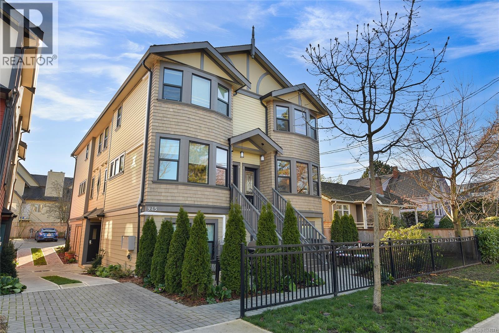 3 945 Pembroke St, Victoria