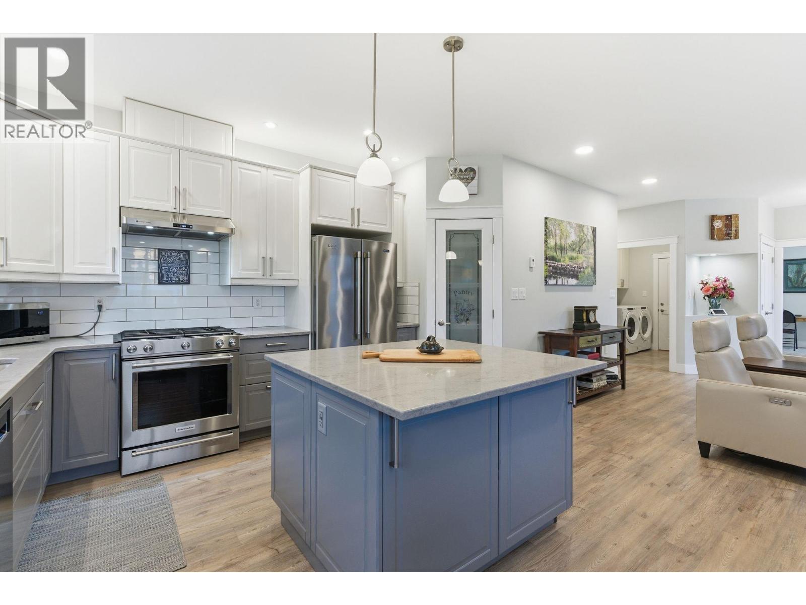 402 11 Avenue, Keremeos