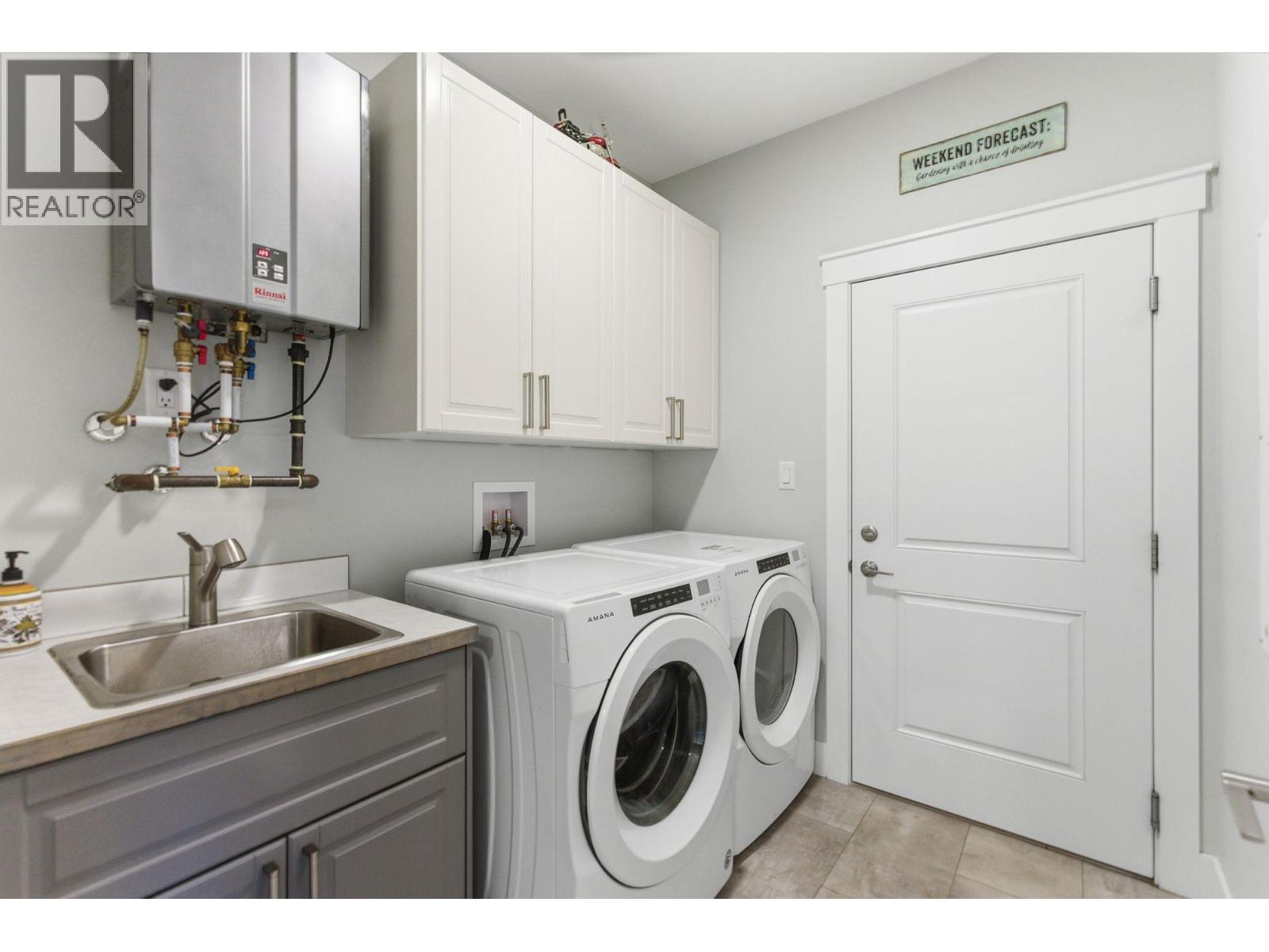 402 11 Avenue, Keremeos