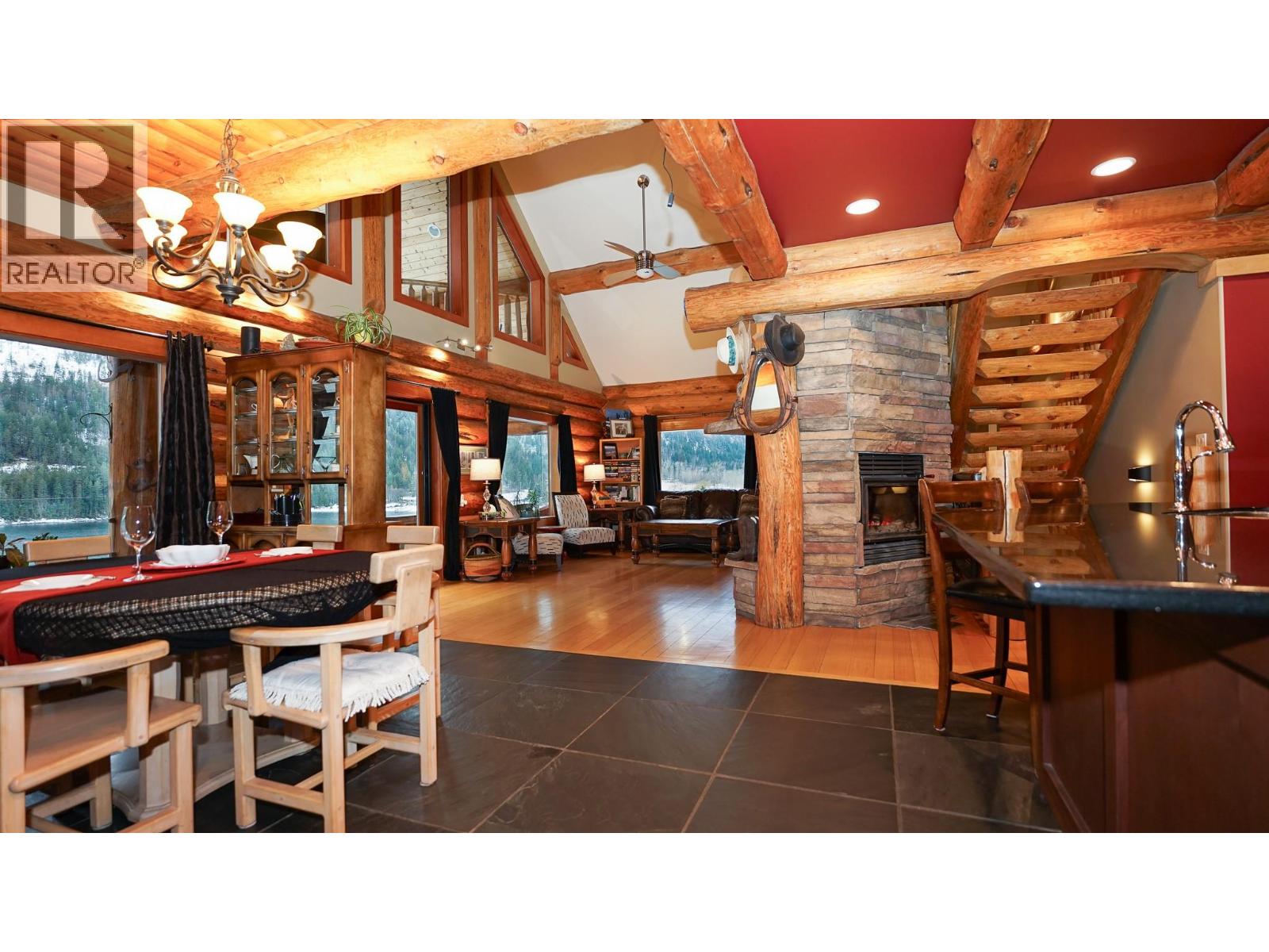 5464 Agate Bay Road, Barriere