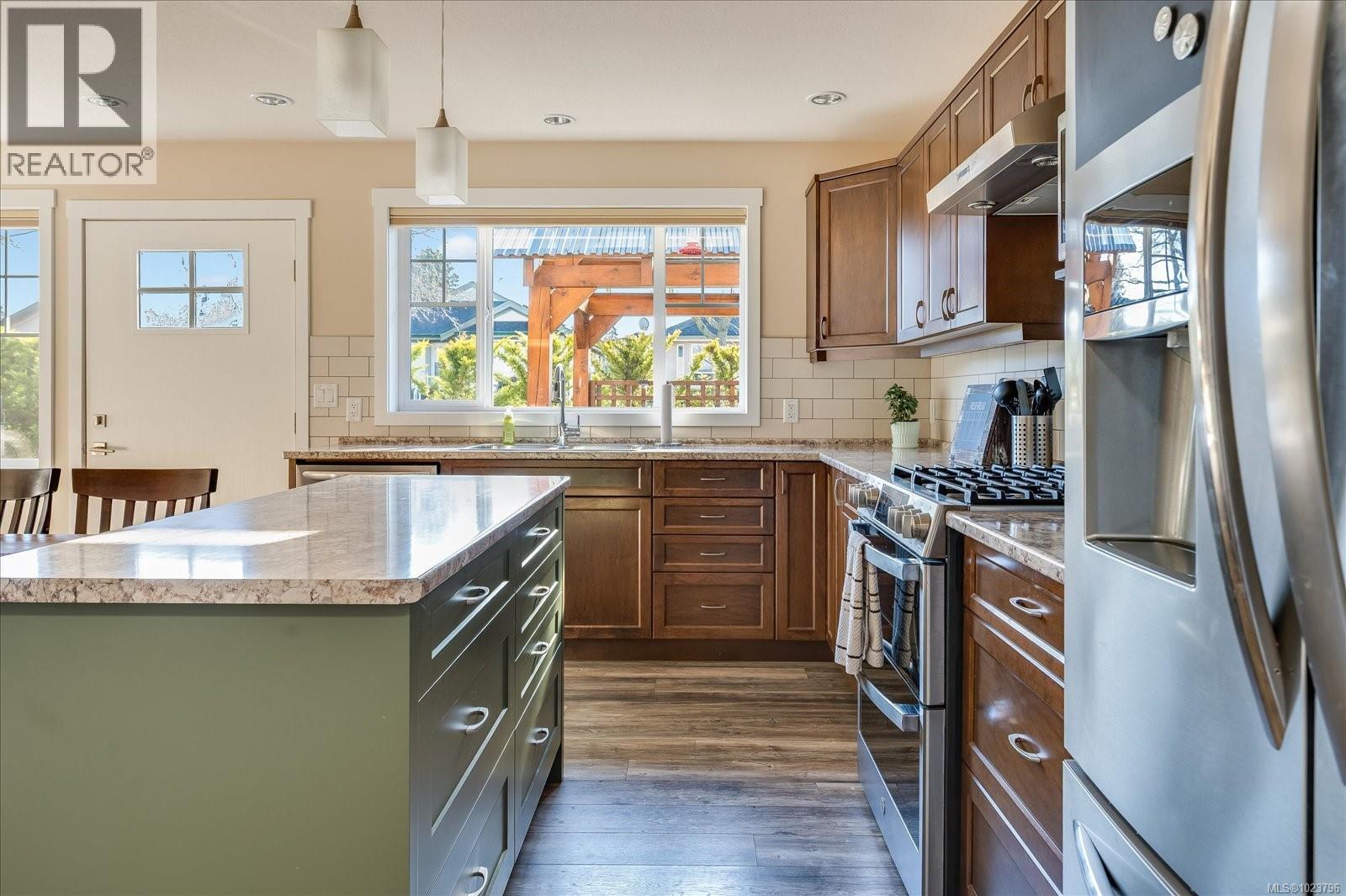 817 Stanhope Rd, Parksville