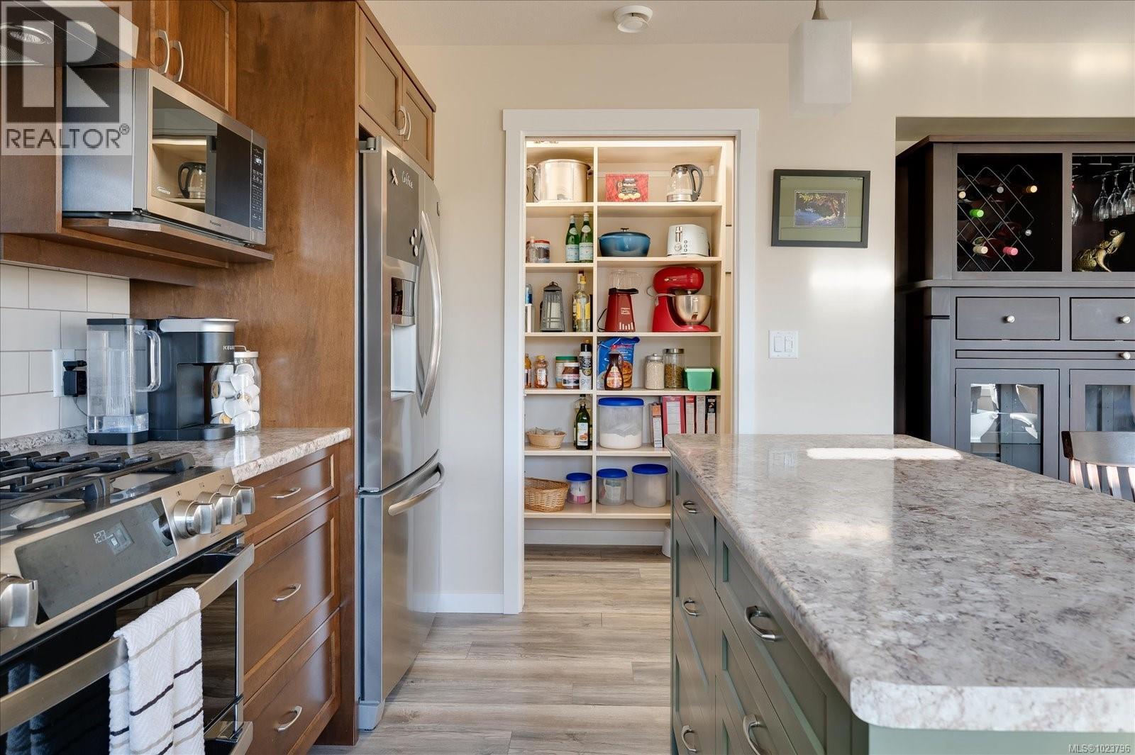 817 Stanhope Rd, Parksville