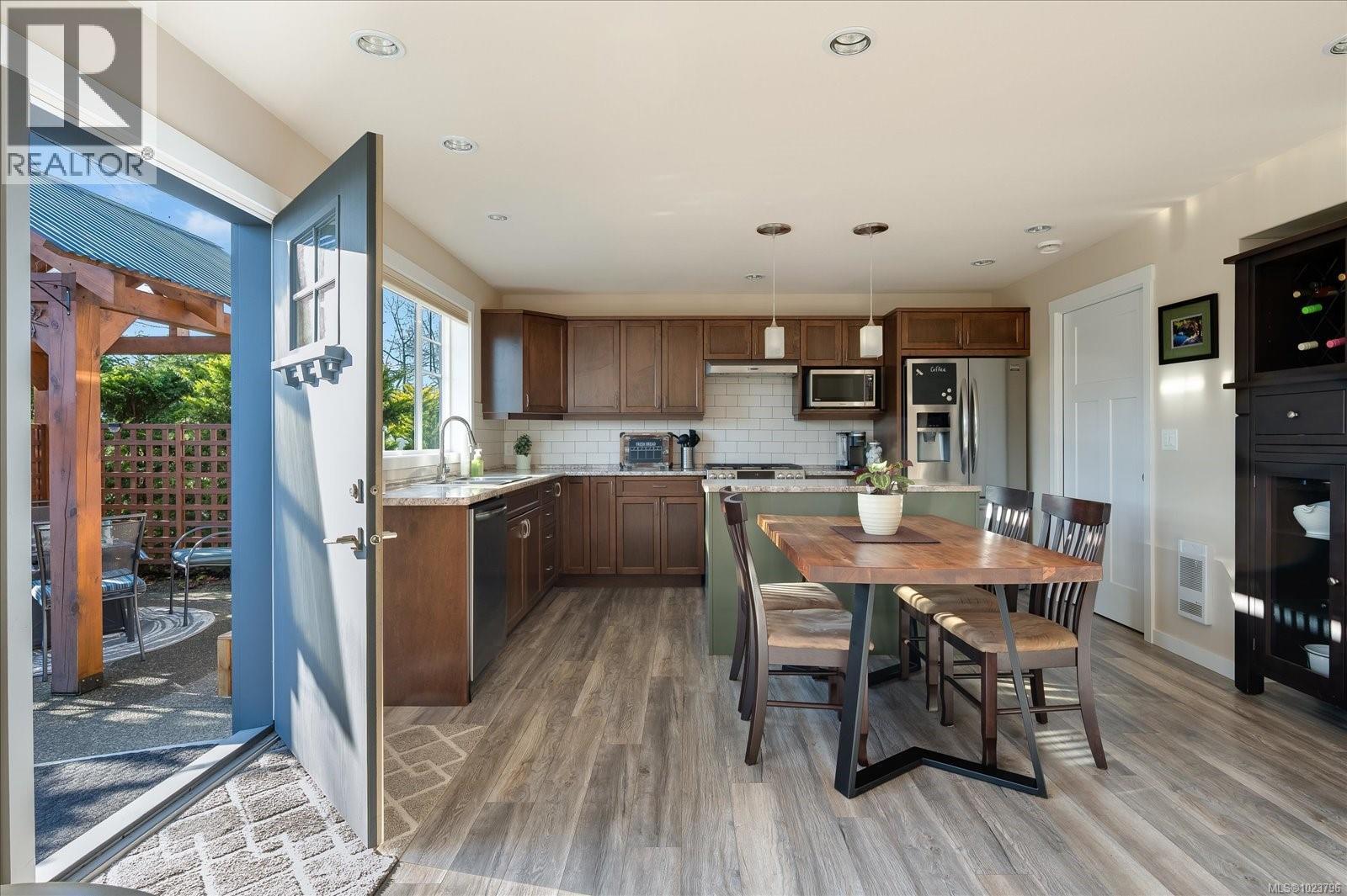 817 Stanhope Rd, Parksville