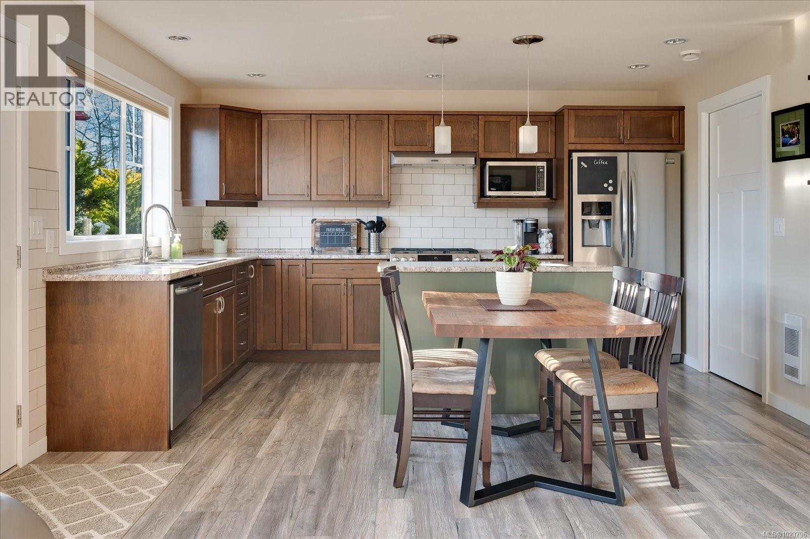 817 Stanhope Rd, Parksville