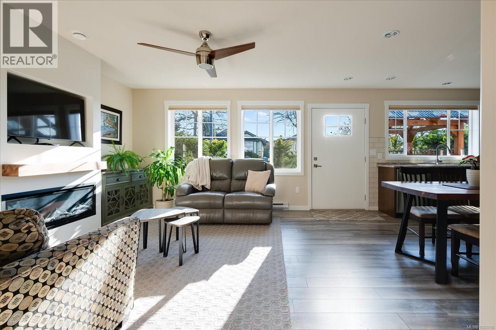 817 Stanhope Rd, Parksville