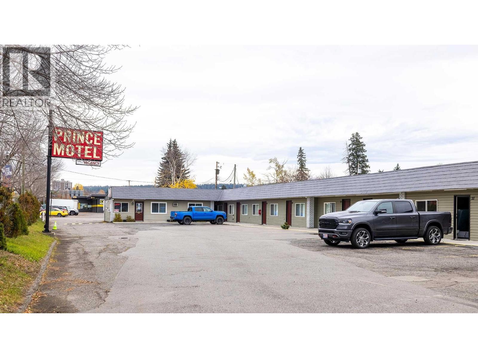 Photo 12 of 23 — 1737 20TH AVENUE · Prince George, BC