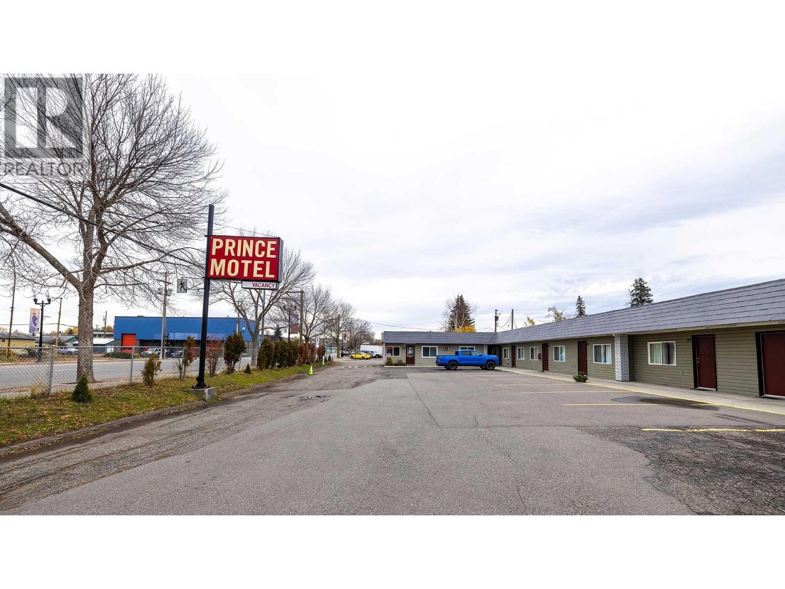 Photo 13 of 23 — 1737 20TH AVENUE · Prince George, BC