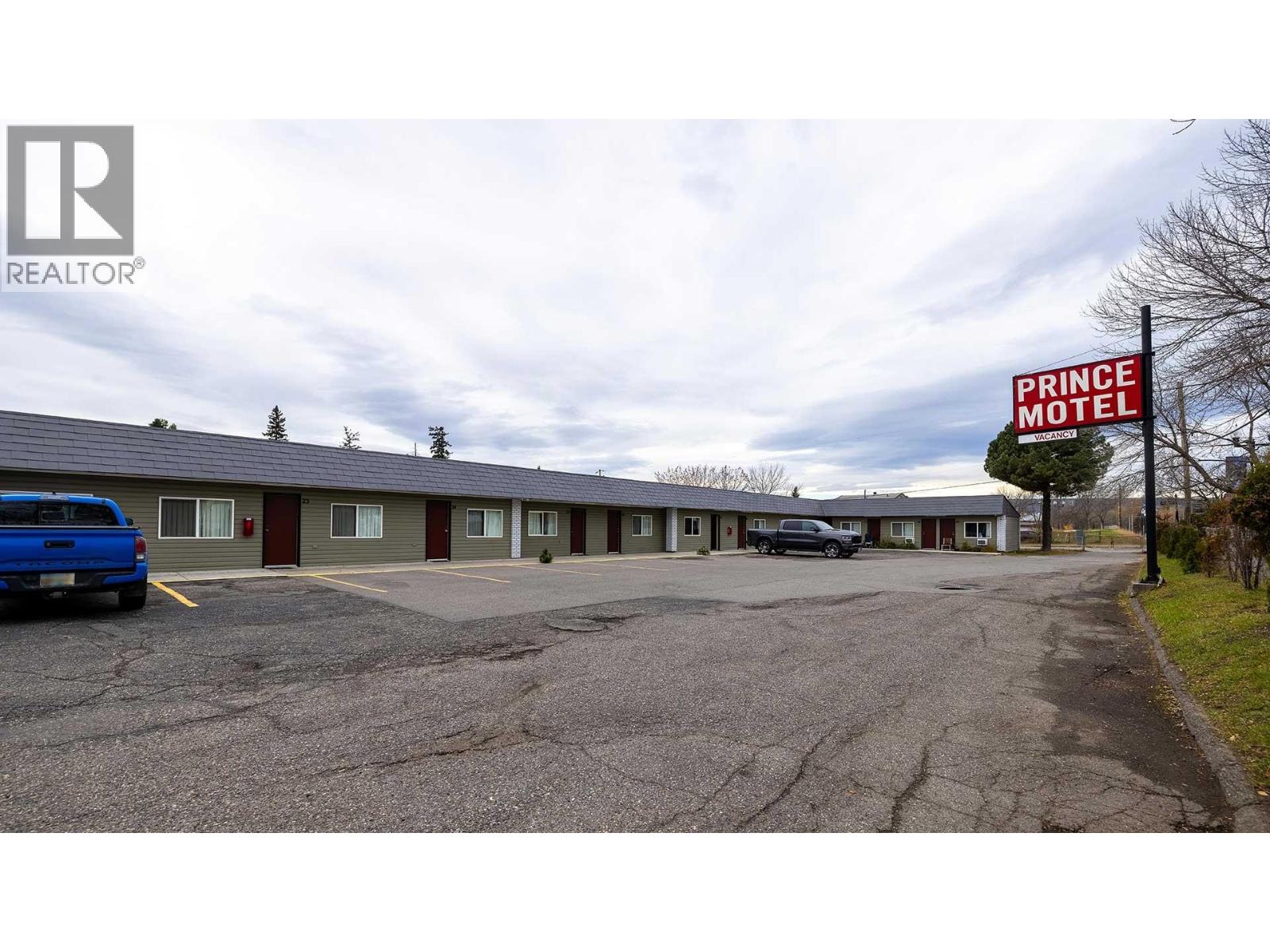 Photo 11 of 23 — 1737 20TH AVENUE · Prince George, BC