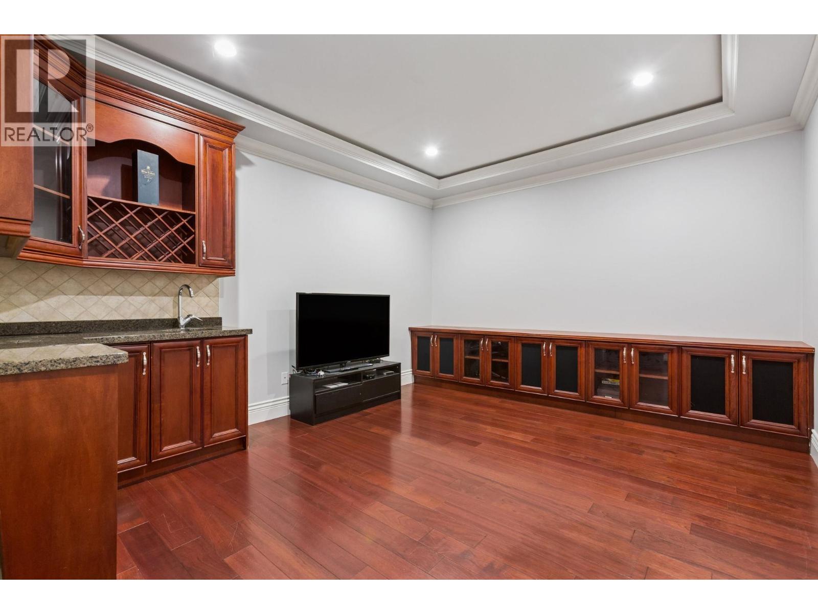 5931 RIVERDALE Drive, Richmond