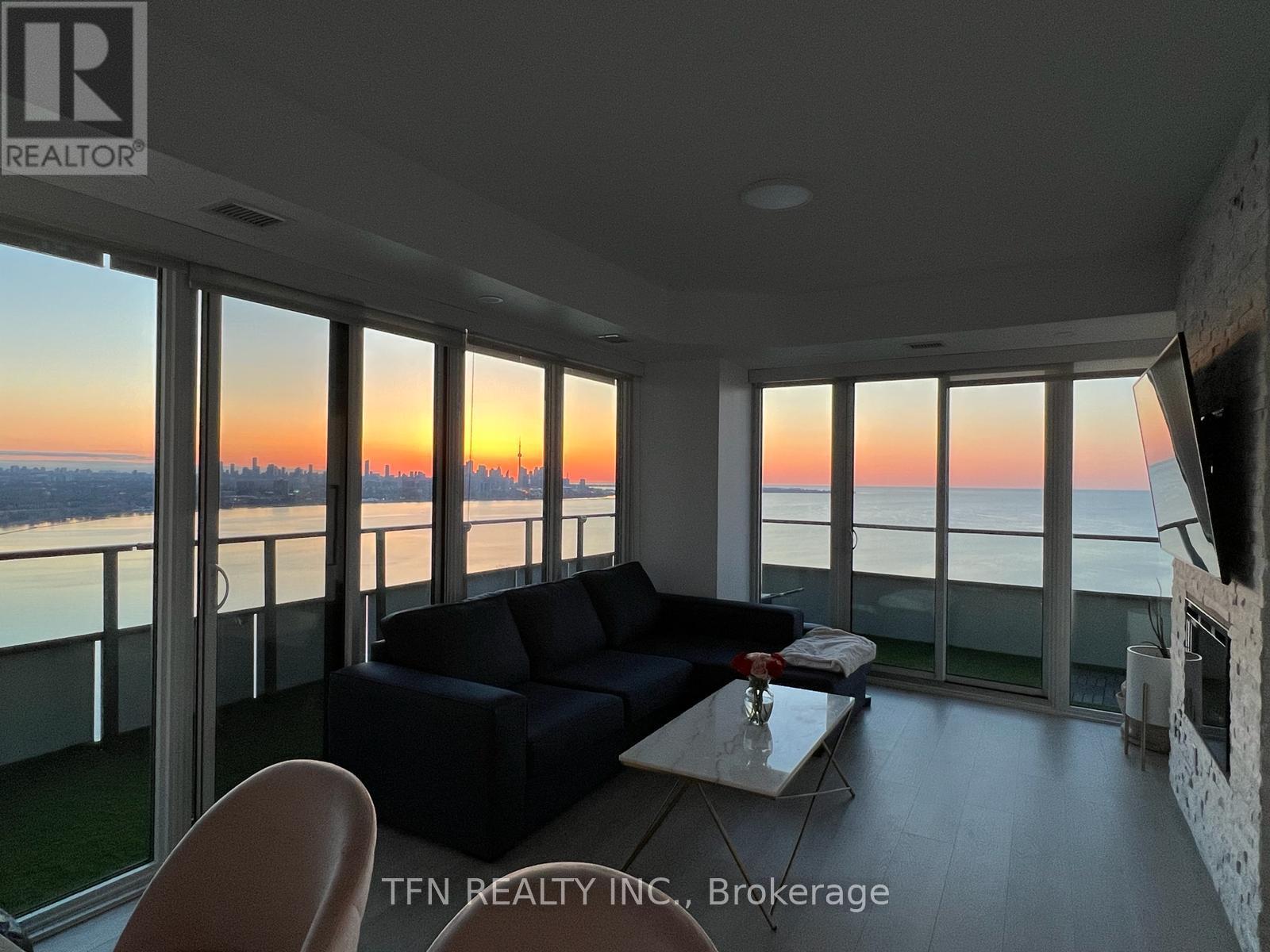 #3107 20 SHORE BREEZE DRIVE SE - 1