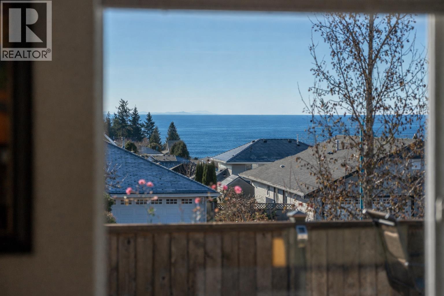 5696 EMILY WAY, Sechelt