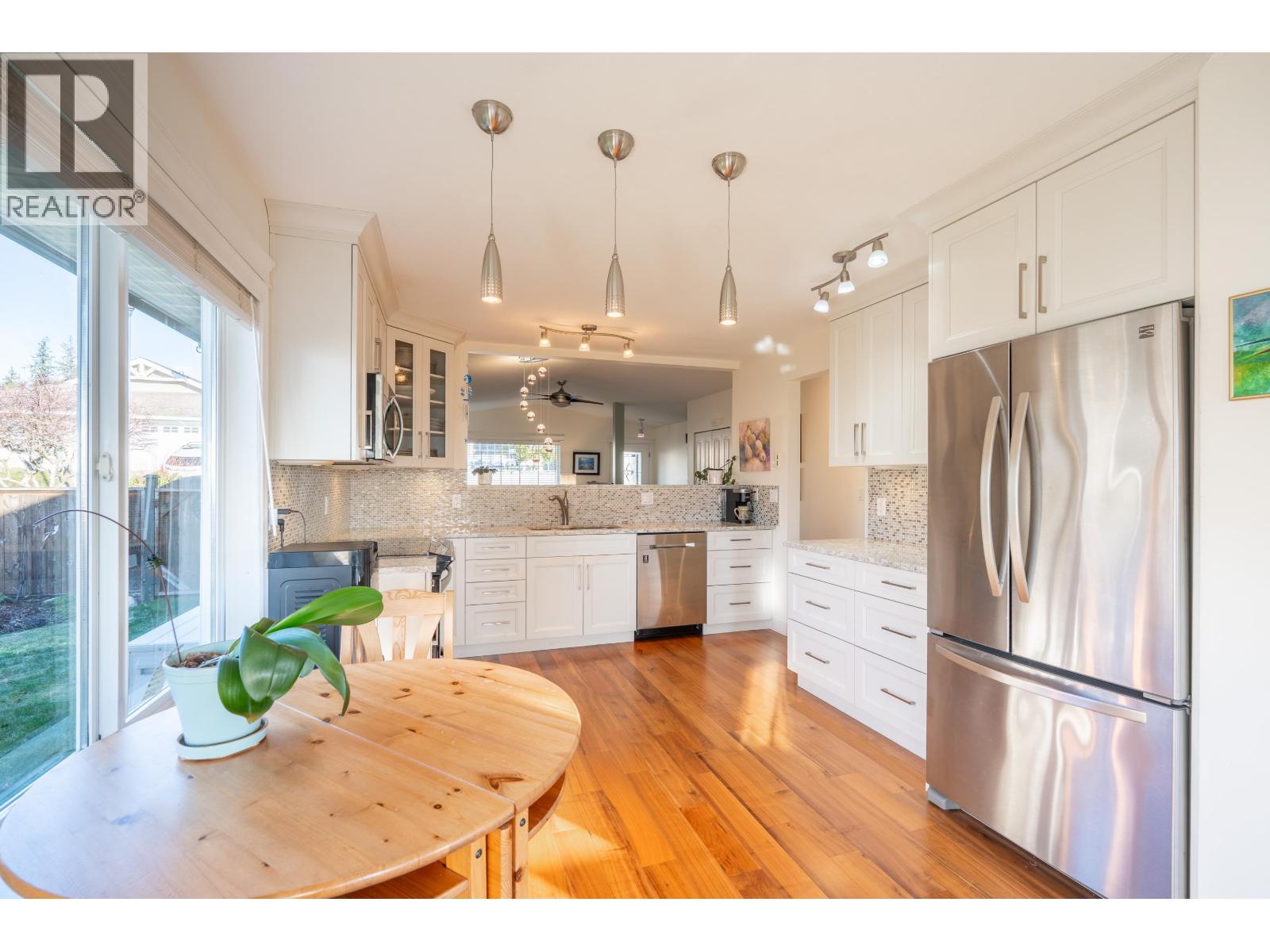 5696 EMILY WAY, Sechelt