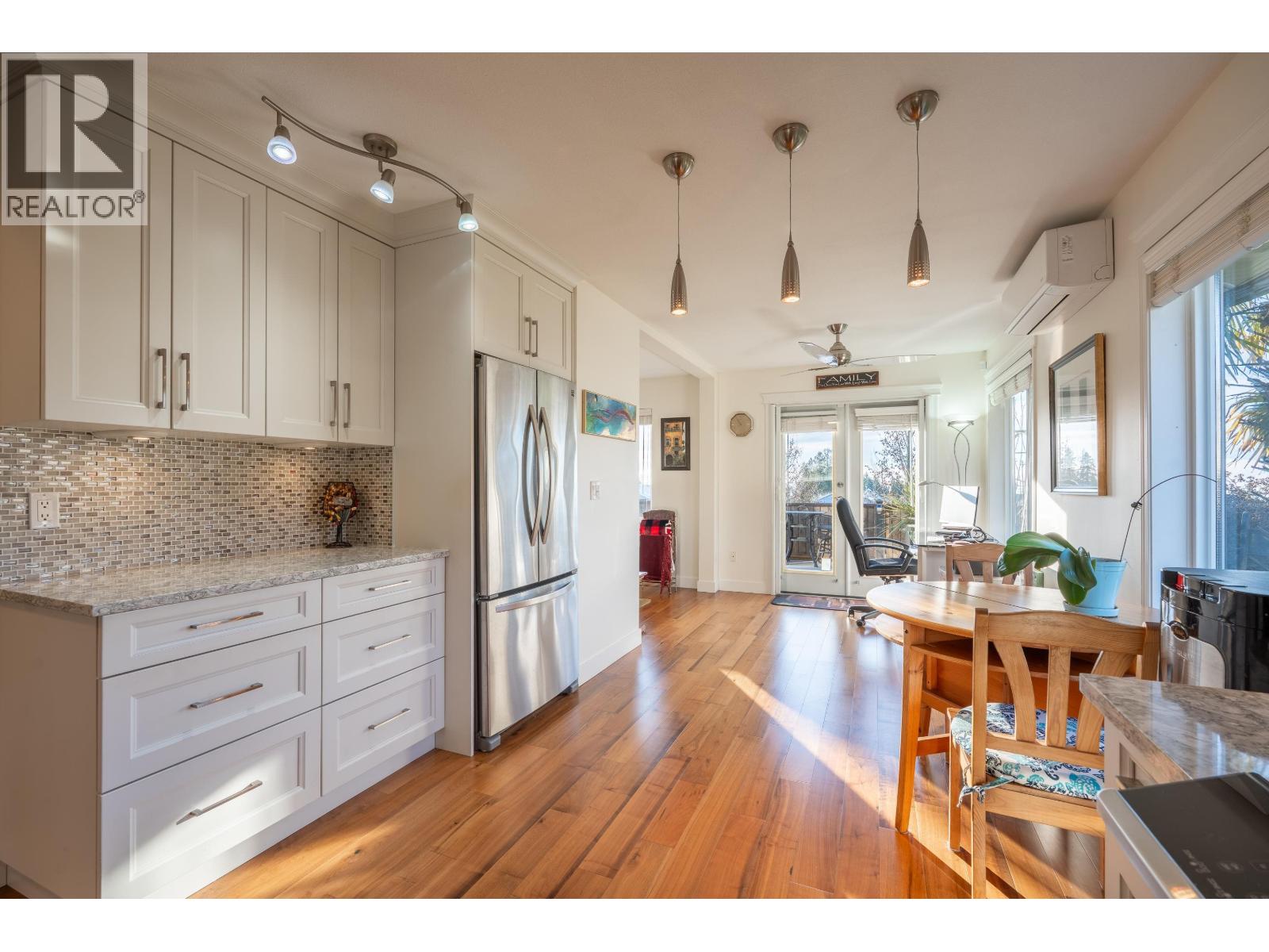 5696 EMILY WAY, Sechelt