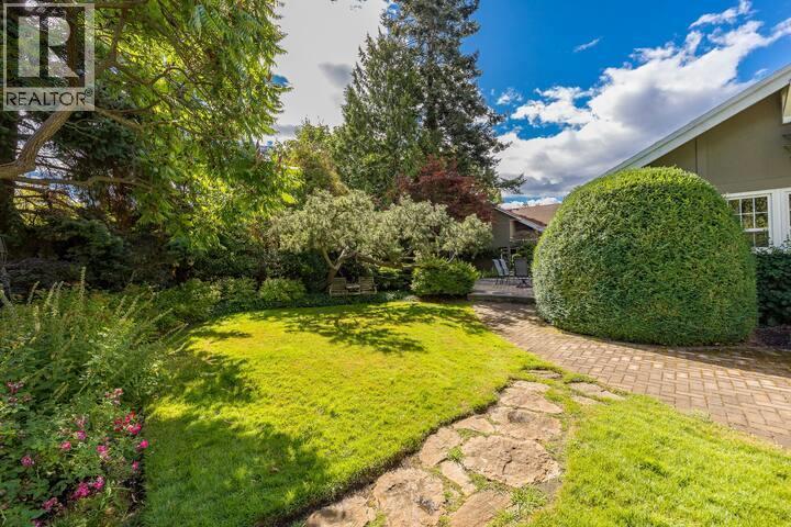  2065 Long Street, Kelowna