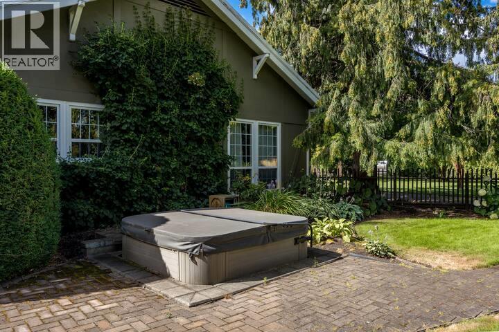  2065 Long Street, Kelowna