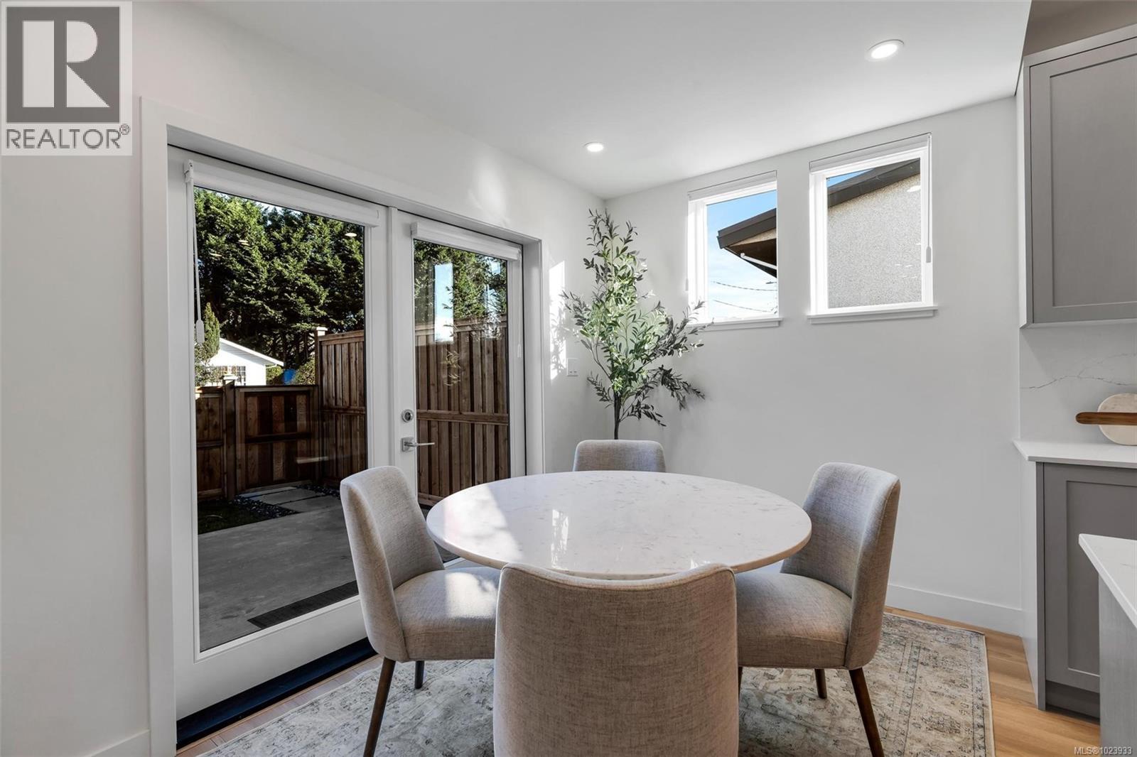 B 1255 Dunsterville Ave, Saanich