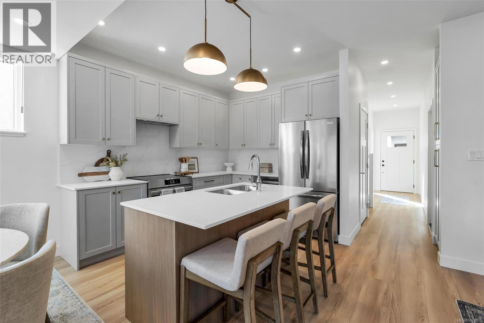 B 1255 Dunsterville Ave, Saanich