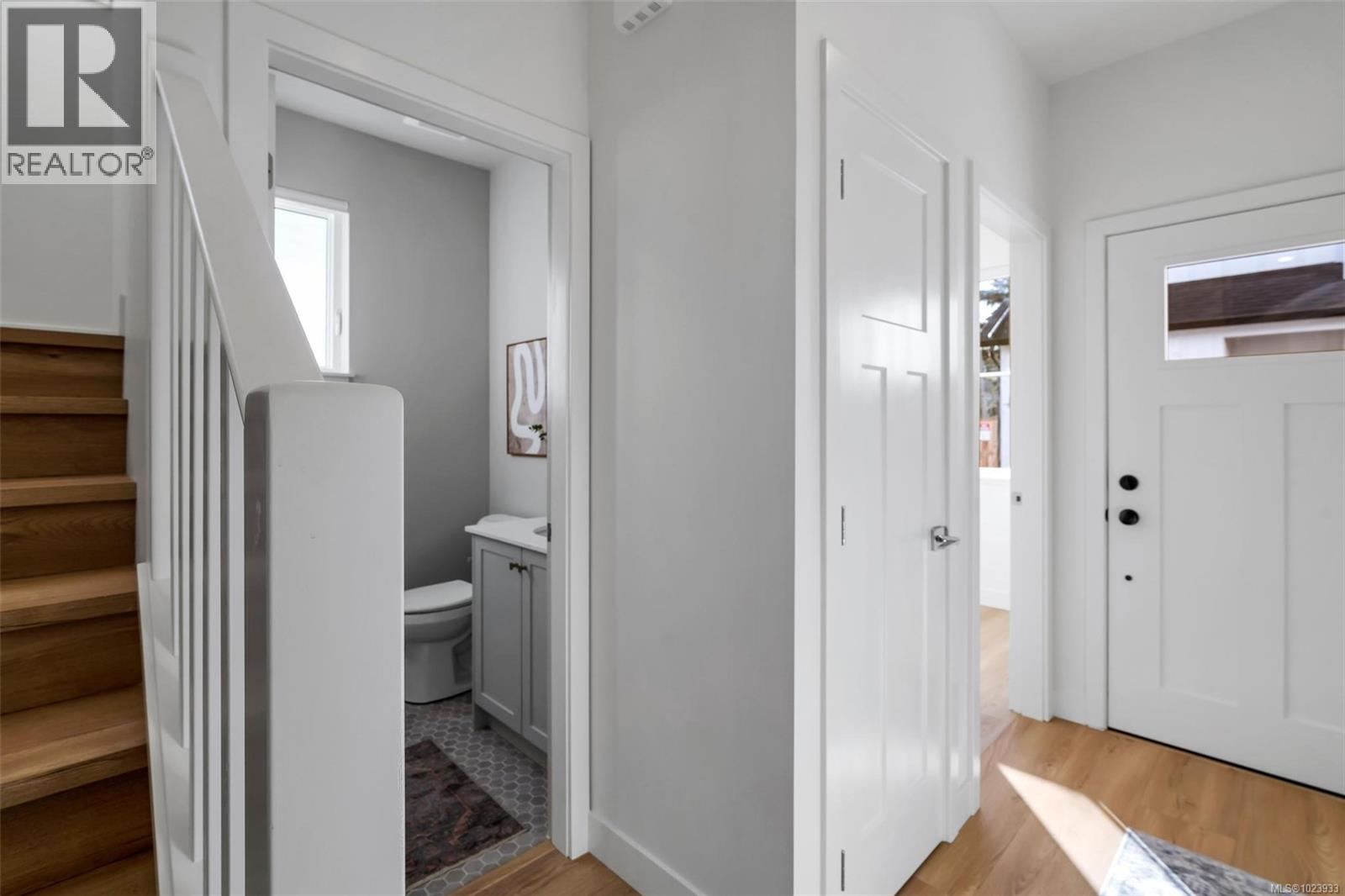 B 1255 Dunsterville Ave, Saanich