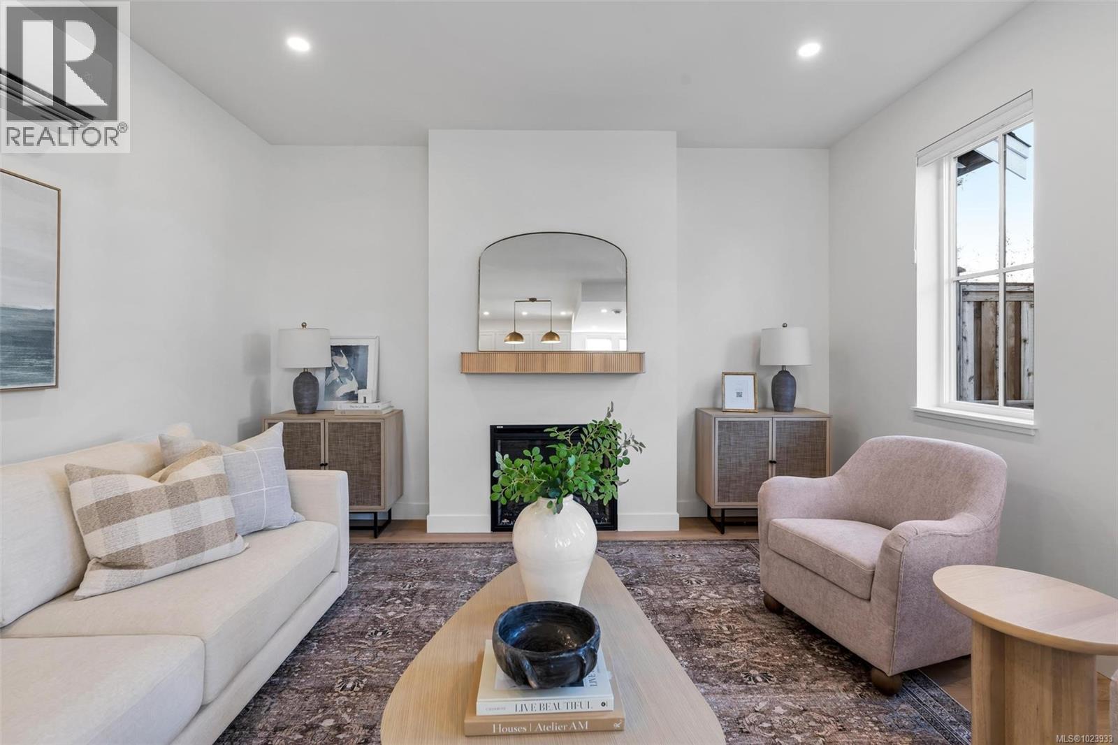 B 1255 Dunsterville Ave, Saanich