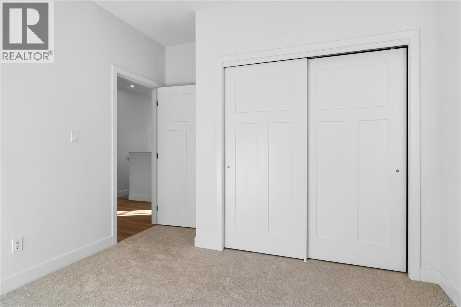 B 1255 Dunsterville Ave, Saanich