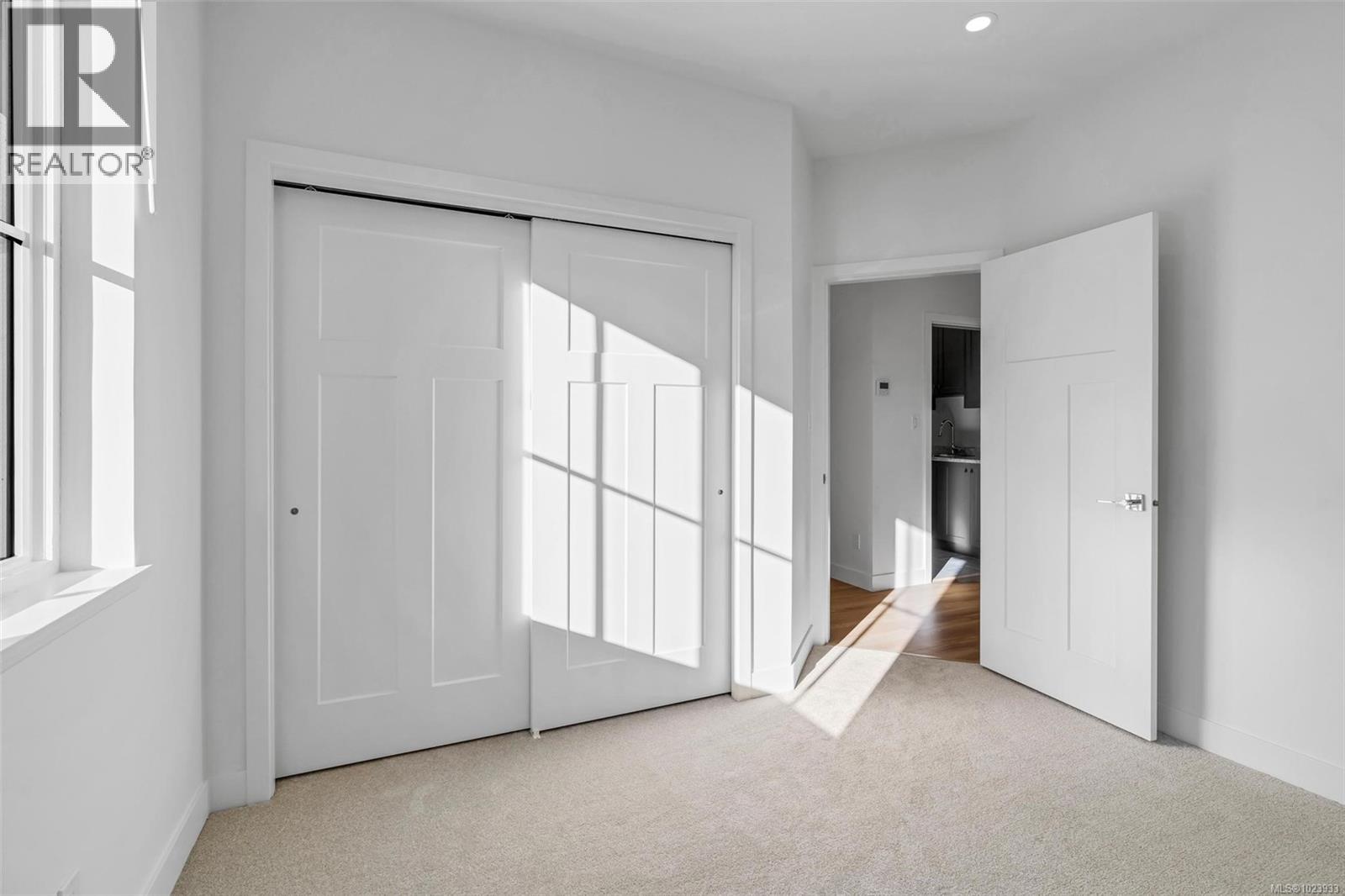 B 1255 Dunsterville Ave, Saanich