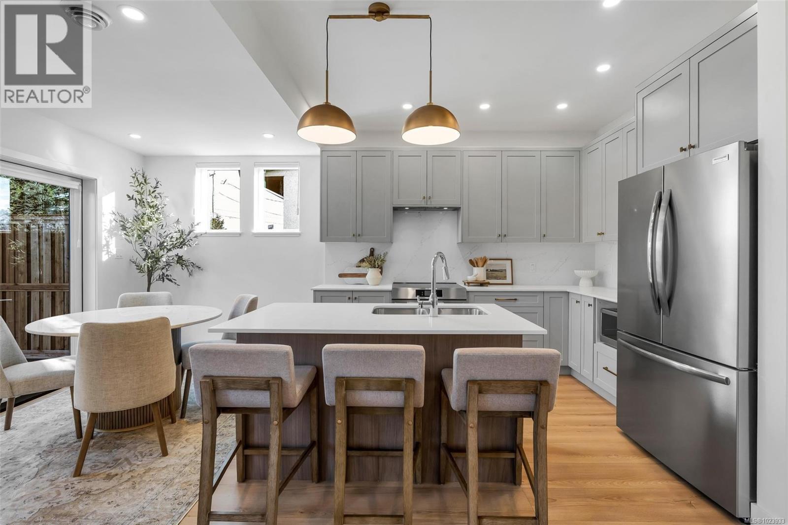 B 1255 Dunsterville Ave, Saanich