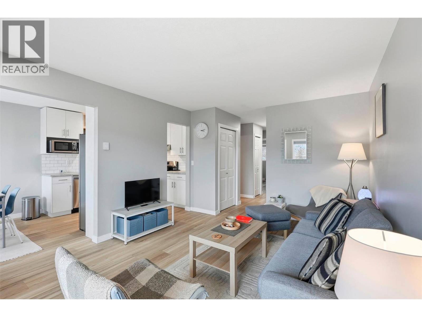 #7 1320 SELKIRK AVENUE - 8