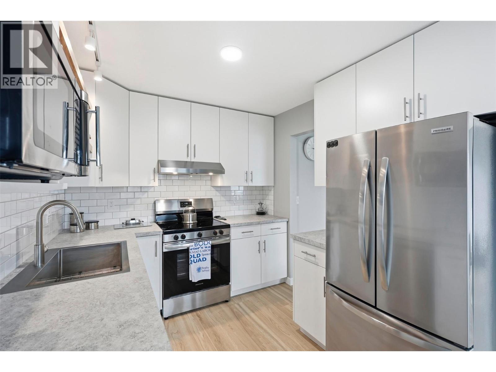 #7 1320 SELKIRK AVENUE - 9