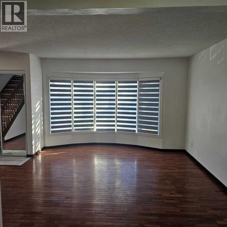 Single Family House for Sale in  Bermuda Drive NW Beddington Heights Calgary 